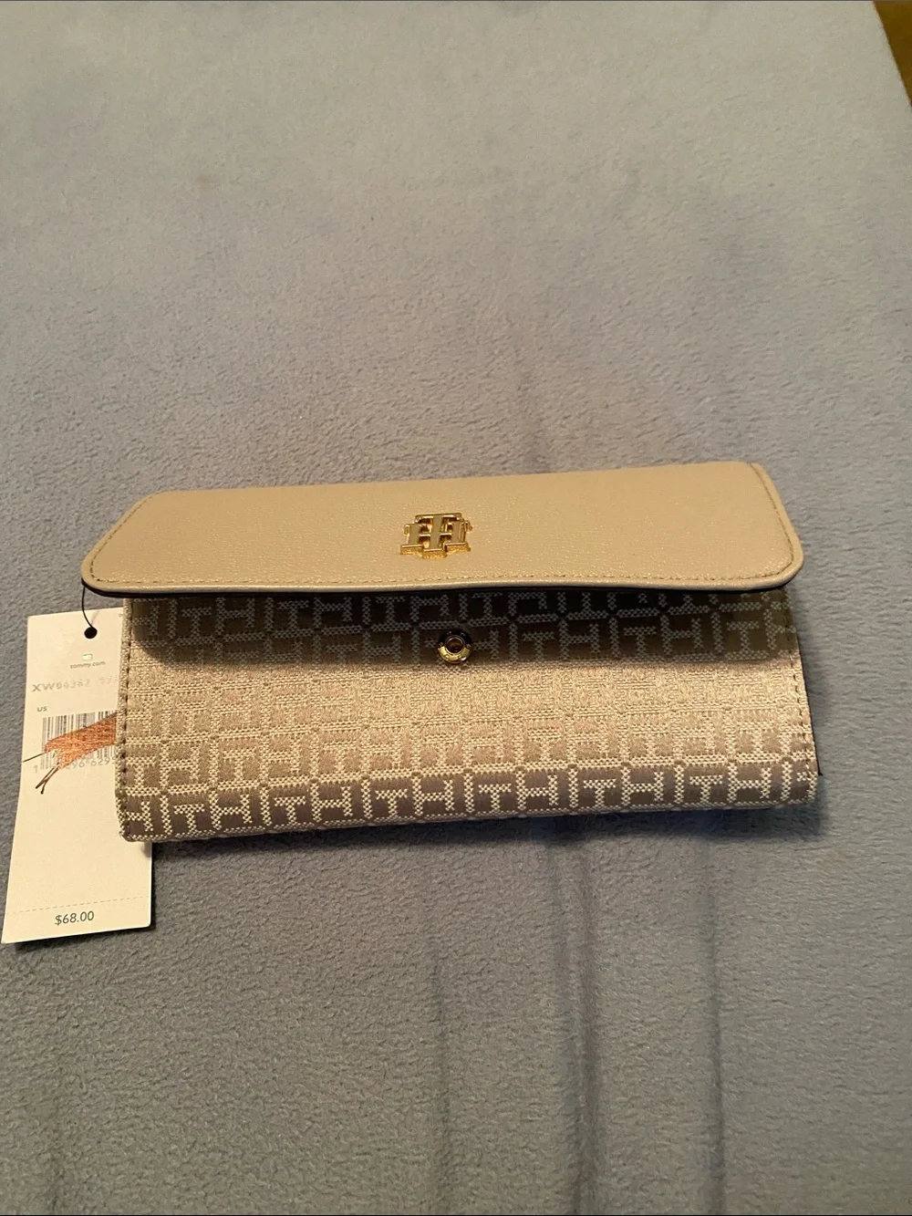 Tommy Hilfiger Women's Cream Patterned Clutch Wallet with Gold Accent